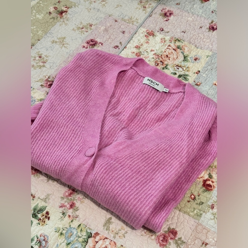 MSCH COPENHAGEN cropped sweater size S/M. Pre-loved
